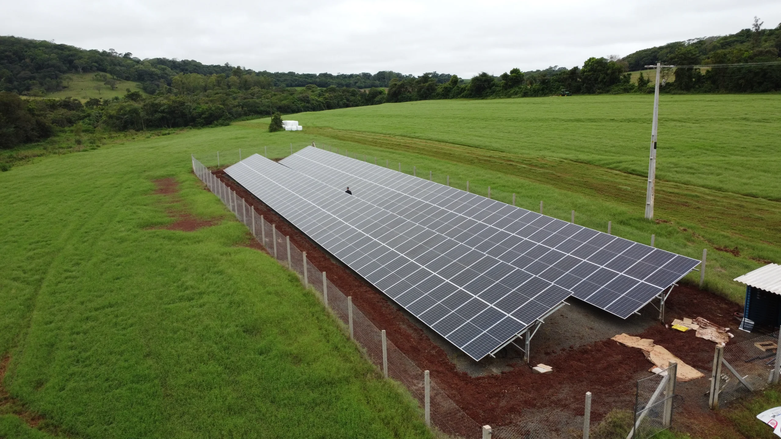 Projeto de painéis solares instalado pela Giza — vista aérea